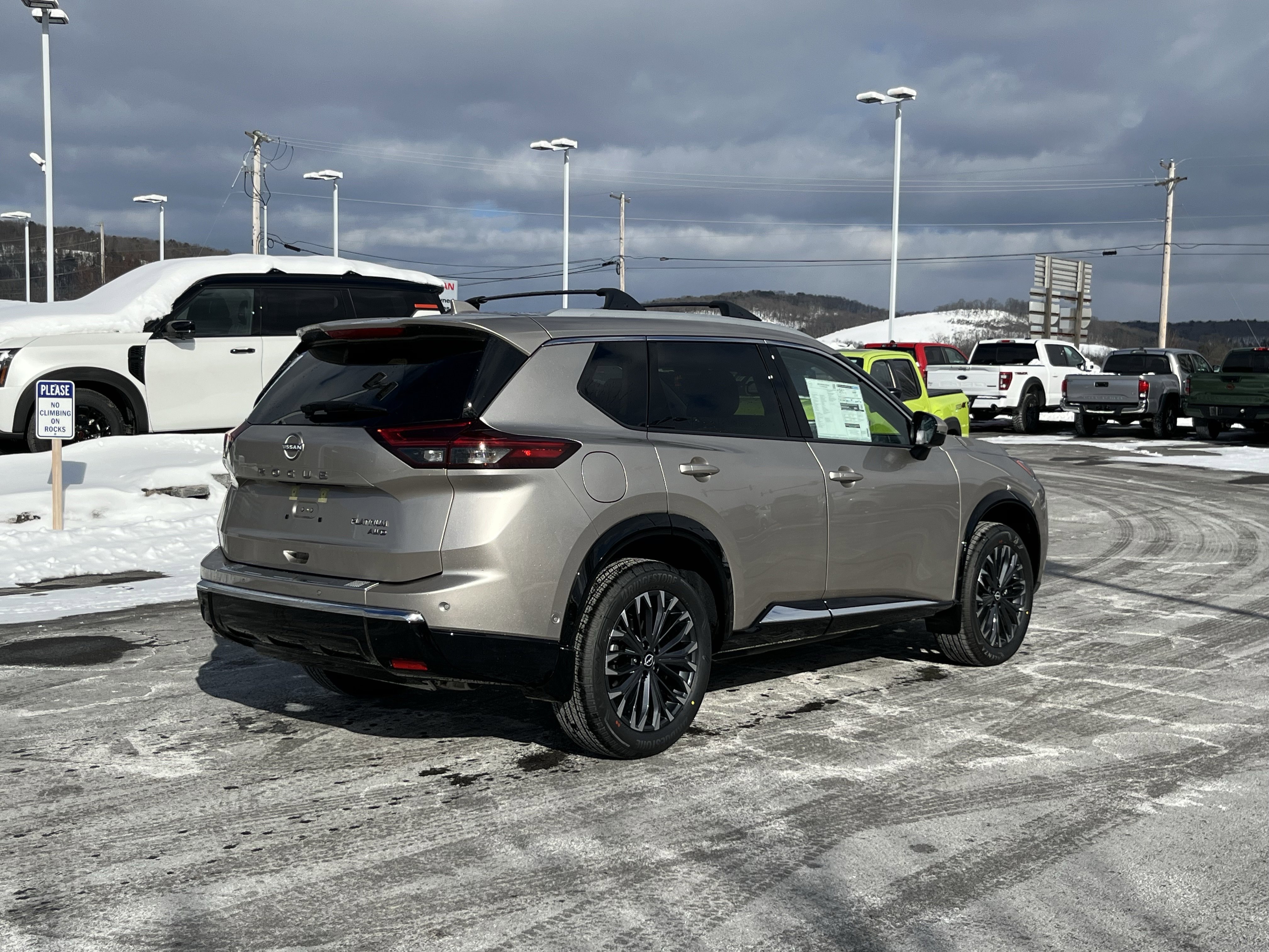 New 2026 Nissan Rogue Platinum w/ Platinum Premium Package image 3