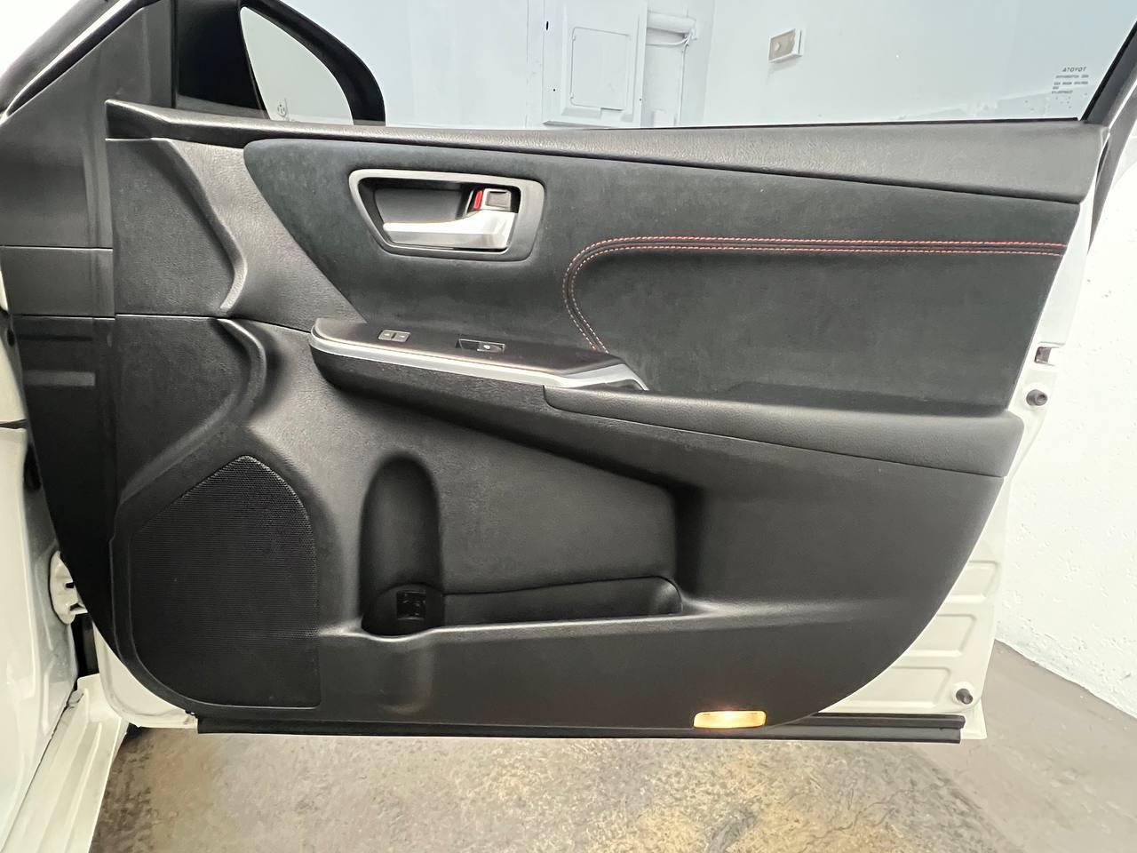 Used 2015 Toyota Camry XSE w/ Moonroof Package FWD image 11