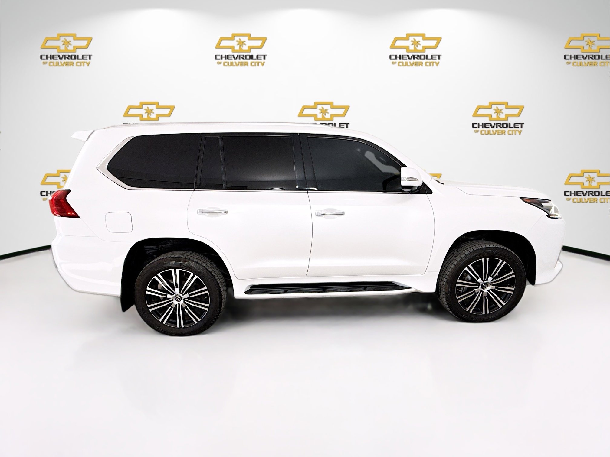 Used 2020 Lexus LX 570 4WD w/ 3rd Row & Luxury Pkg image 8
