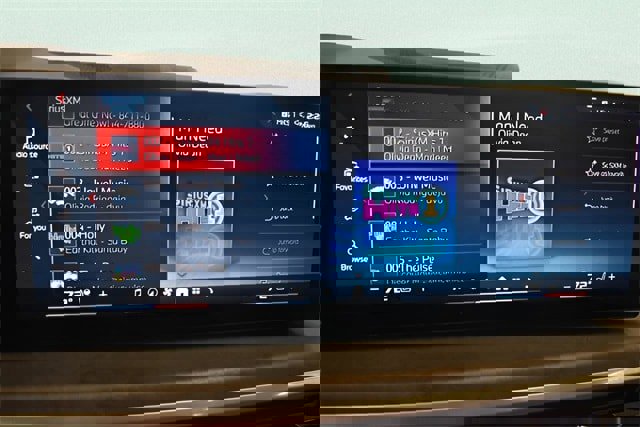 Used 2024 BMW X7 M60i w/ Executive Package image 30