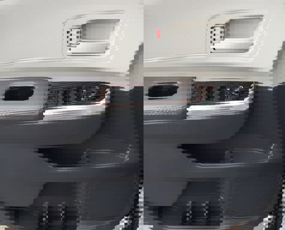 Used 2024 Toyota Sienna LE image 29