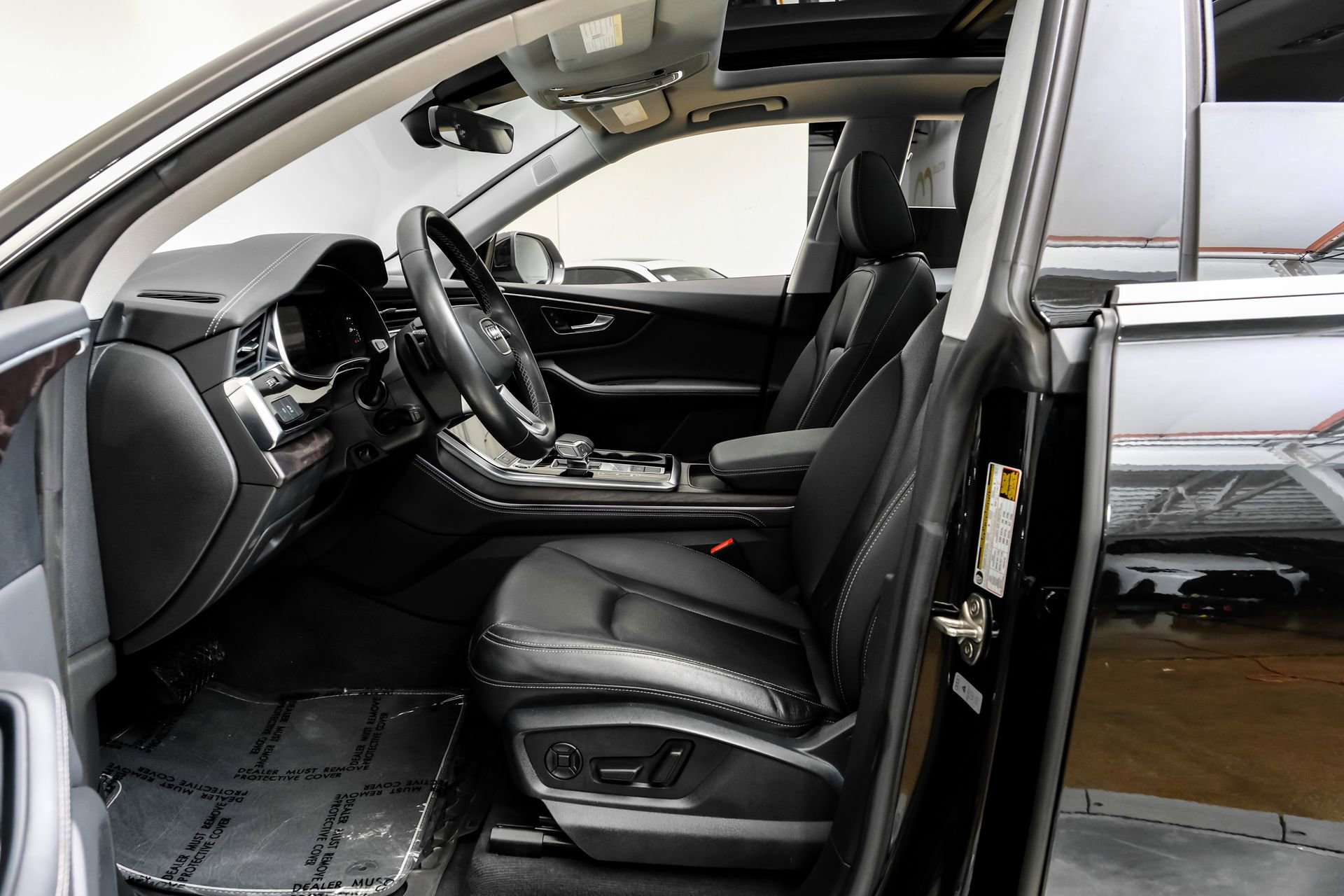 Used 2023 Audi Q8 Premium Plus w/ Premium Plus Package image 4