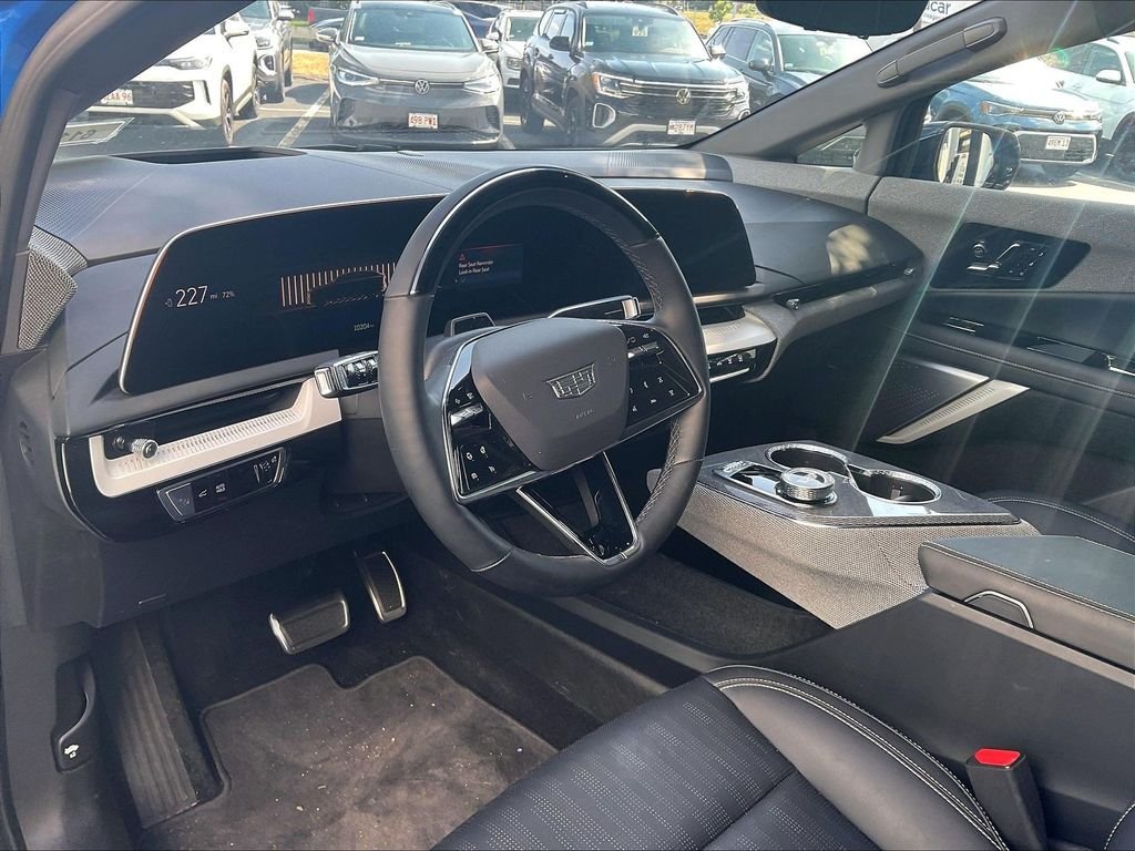 Used 2025 Cadillac Optiq Luxury 2 AWD/4WD image 7