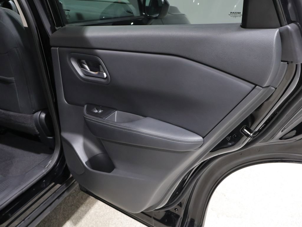 Used 2025 Nissan Rogue SV AWD/4WD image 23