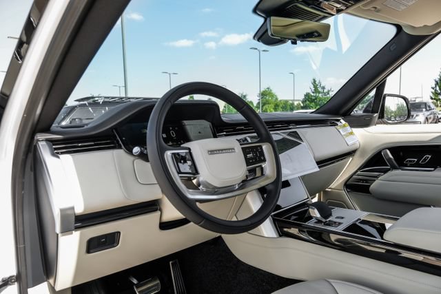 New 2026 Land Rover Range Rover Long Wheelbase SE AWD/4WD image 3