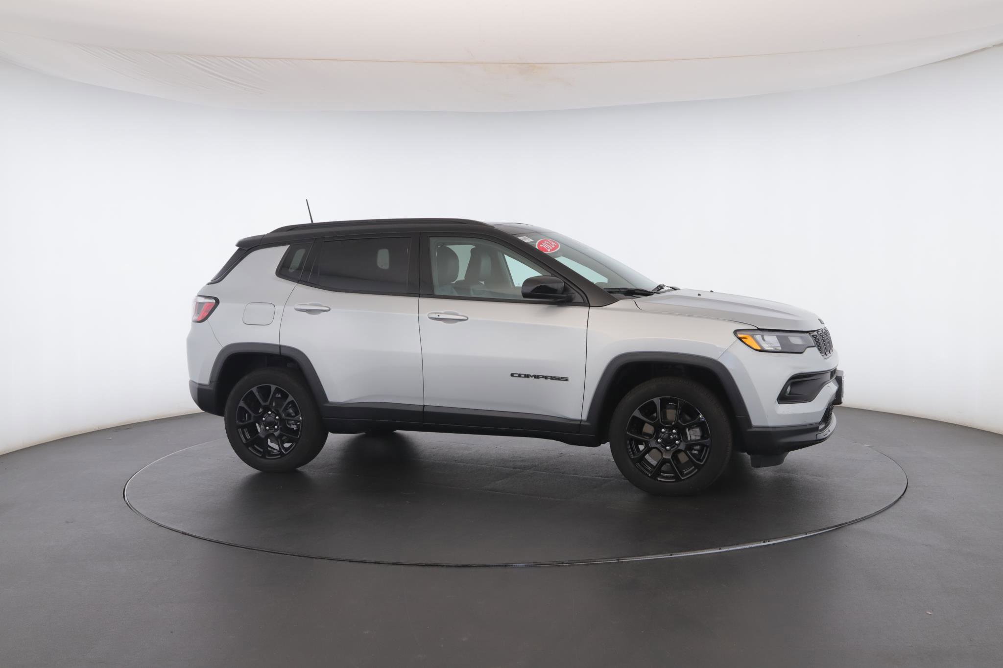 Used 2024 Jeep Compass Latitude w/ Sun and Sound Group AWD/4WD image 34