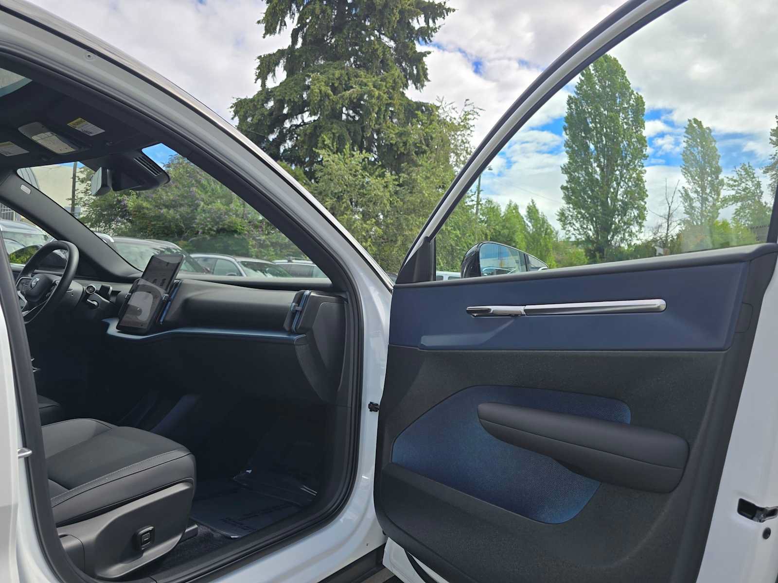 Certified 2025 Volvo EX30 Plus w/ Climate Package AWD/4WD image 12