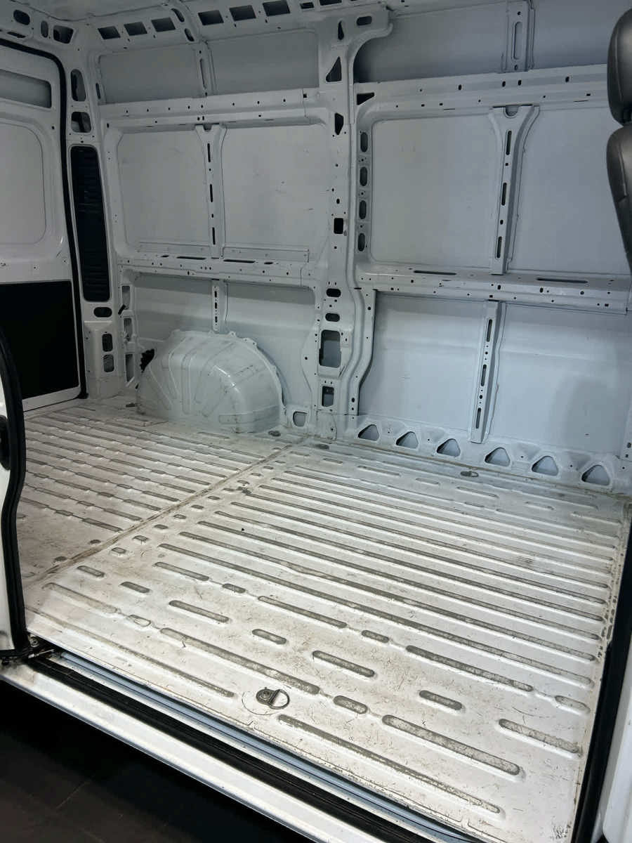 Used 2024 RAM ProMaster 2500 w/ Convenience Group FWD image 4