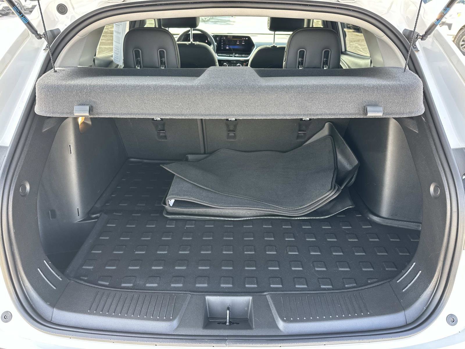 Used 2025 Chevrolet Trax ACTIV w/ Sunroof Package image 9