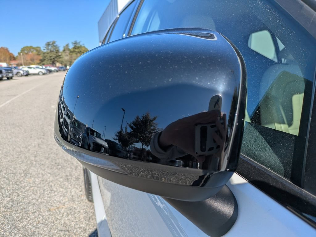 Certified 2023 Volvo XC40 B5 Plus w/ Driver Assist Package AWD/4WD image 12