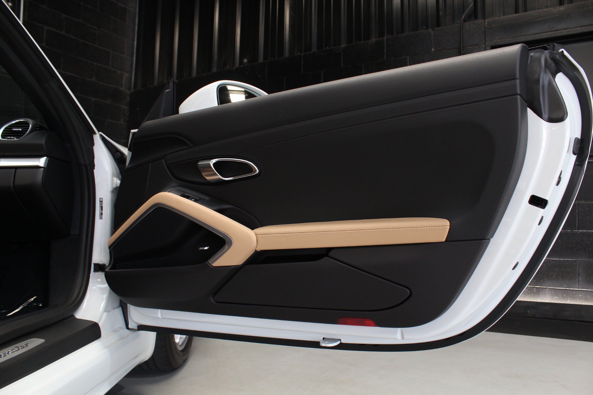 Used 2021 Porsche 718 Boxster w/ Premium Package RWD image 48
