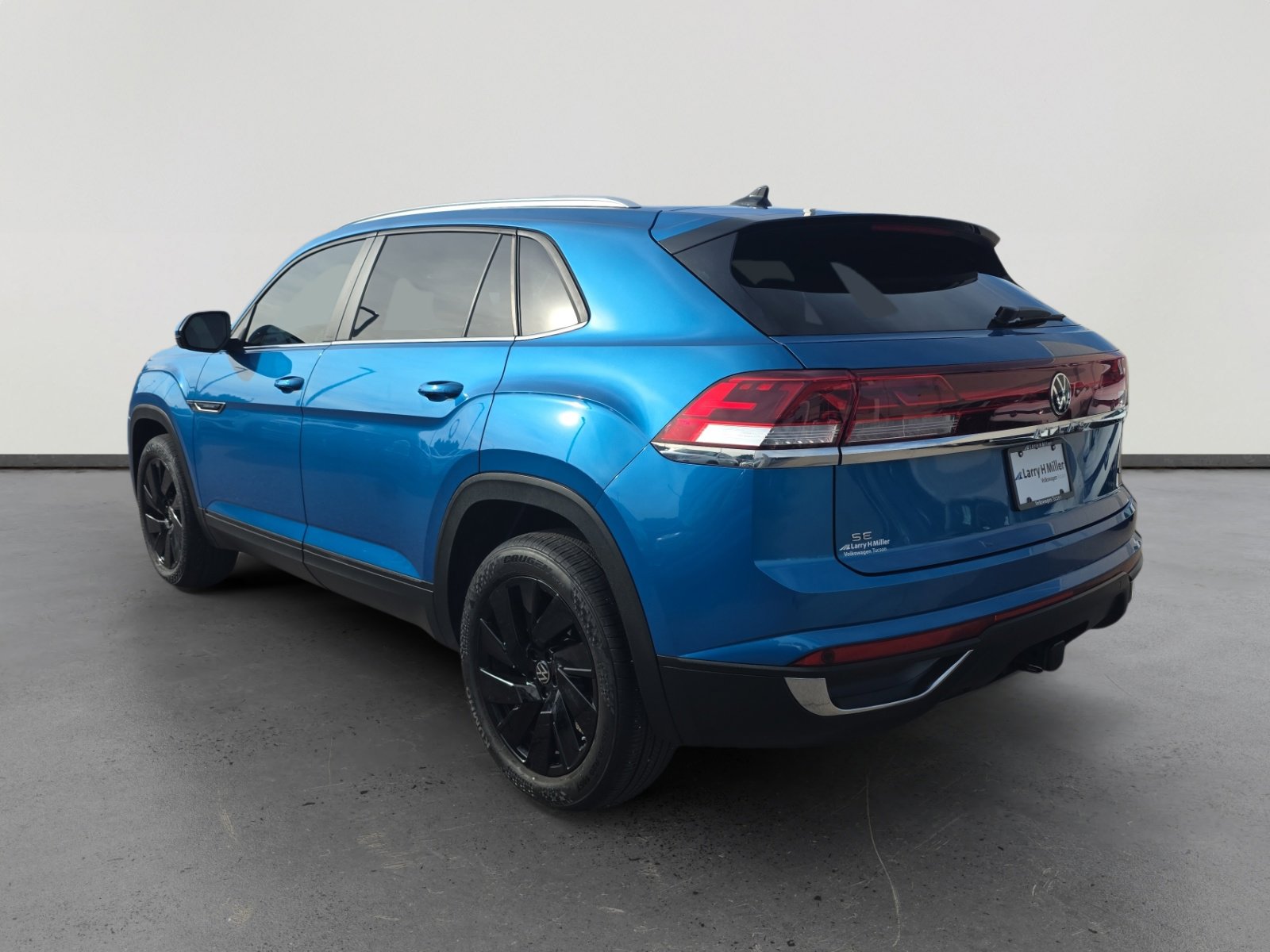 Certified 2024 Volkswagen Atlas Cross Sport SE image 3