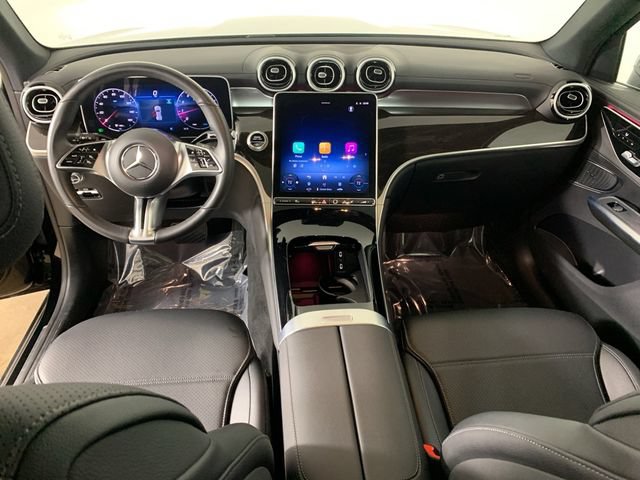 Used 2025 Mercedes-Benz GLC 300 4MATIC image 33