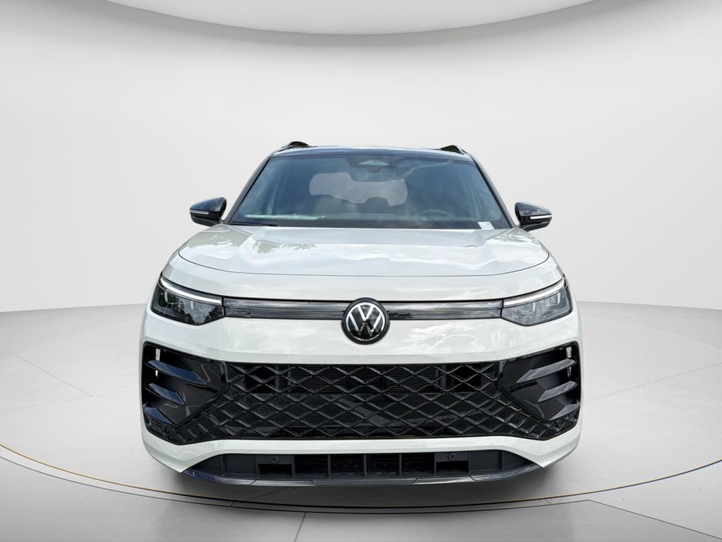 New 2026 Volkswagen Tiguan SE R-Line FWD image 2