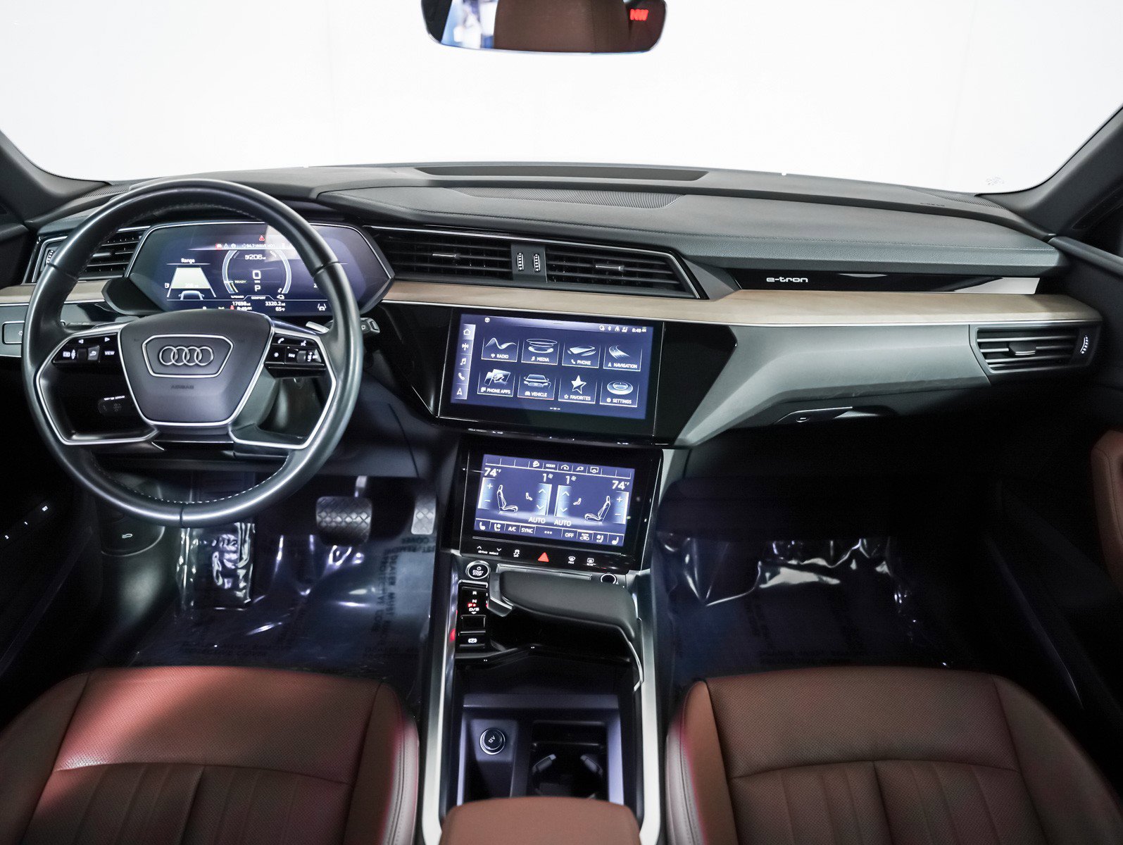 Used 2024 Audi Q8 e-tron Premium Plus image 17