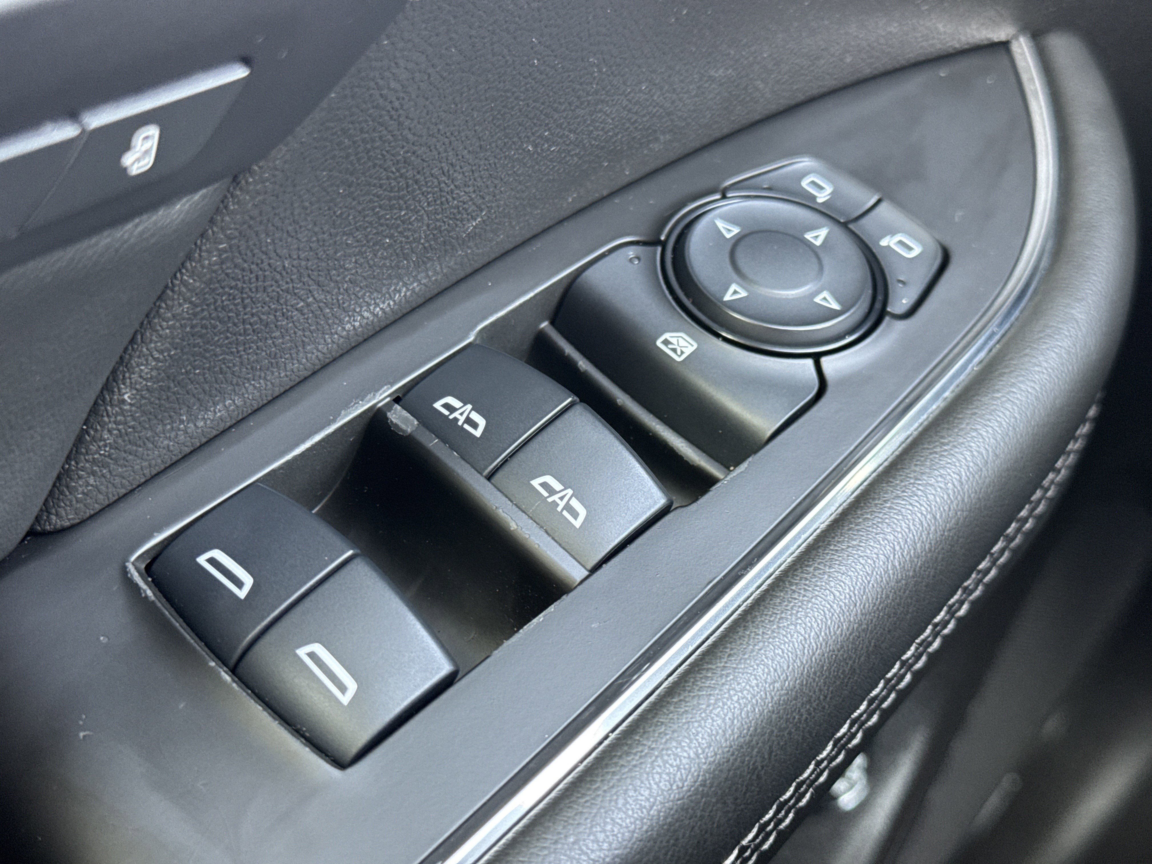 Used 2022 Buick Envision Essence w/ Technology Package I image 15