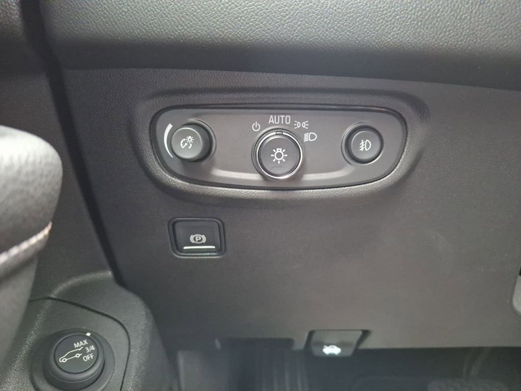 Used 2022 GMC Terrain SLT image 25