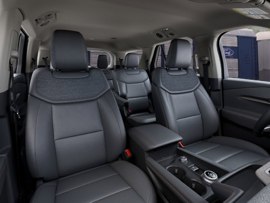 Used 2027 Ford Explorer Active w/ Active Comfort Package AWD/4WD image 12