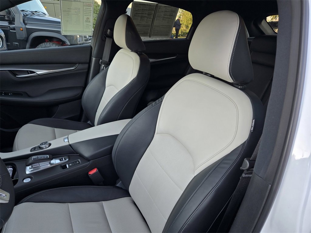 Certified 2025 INFINITI QX55 Luxe w/ Cargo Package image 15