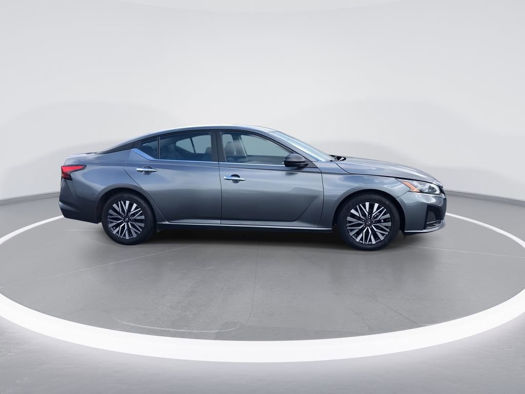 Used 2024 Nissan Altima 2.5 SV image 9