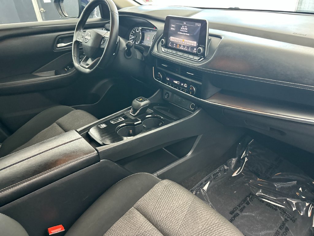 Used 2025 Nissan Rogue SV FWD image 15