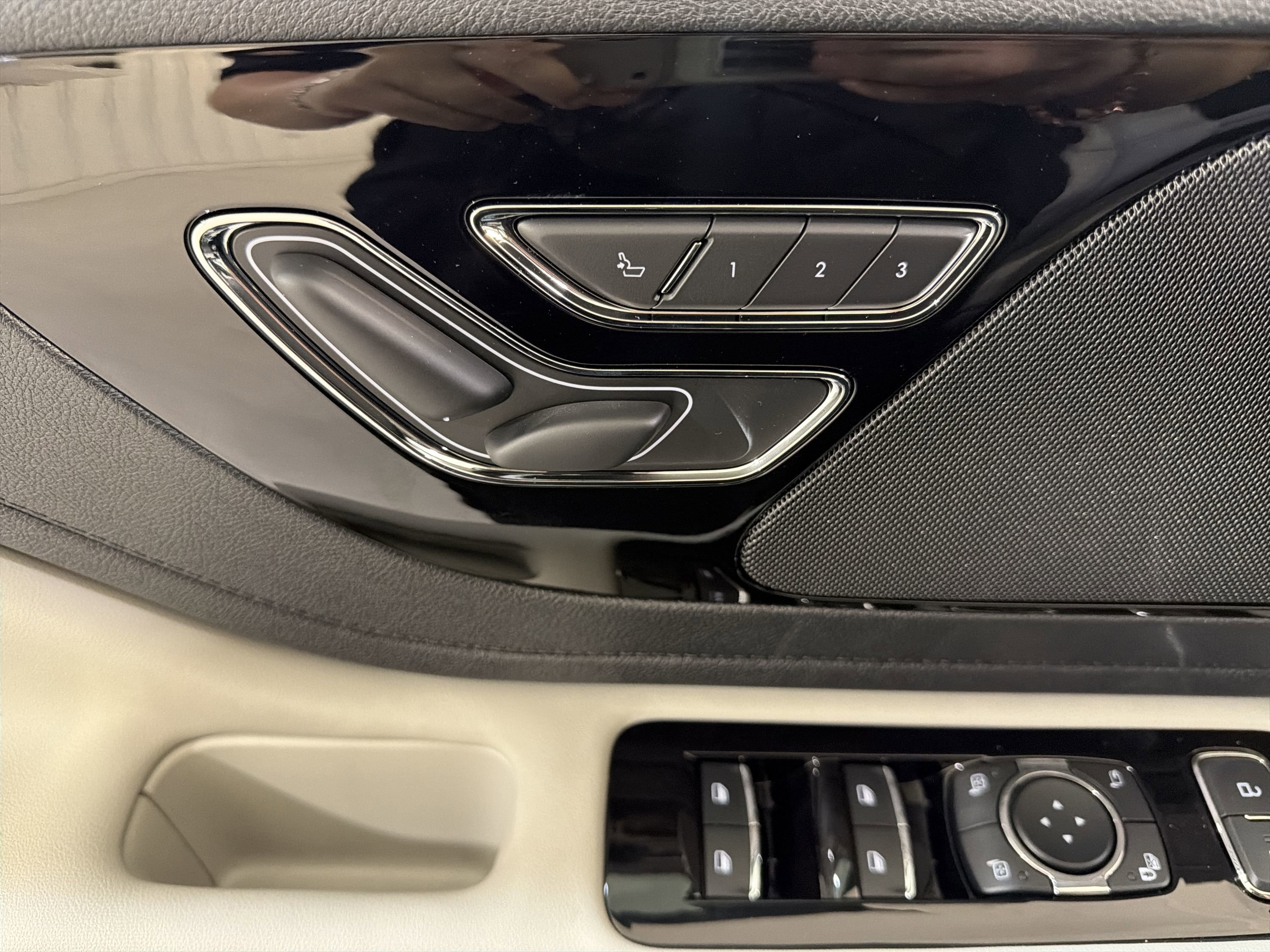 New 2026 Lincoln Aviator 2WD image 11