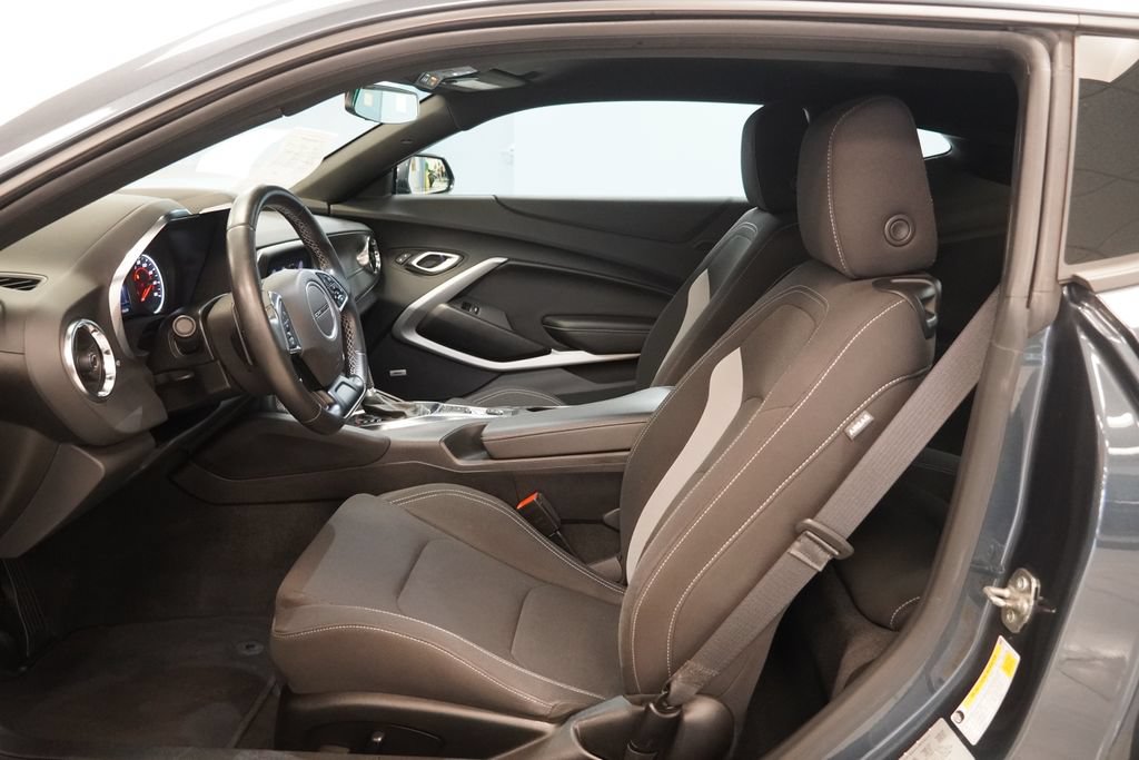 Used 2023 Chevrolet Camaro LT w/ Technology Package RWD image 5