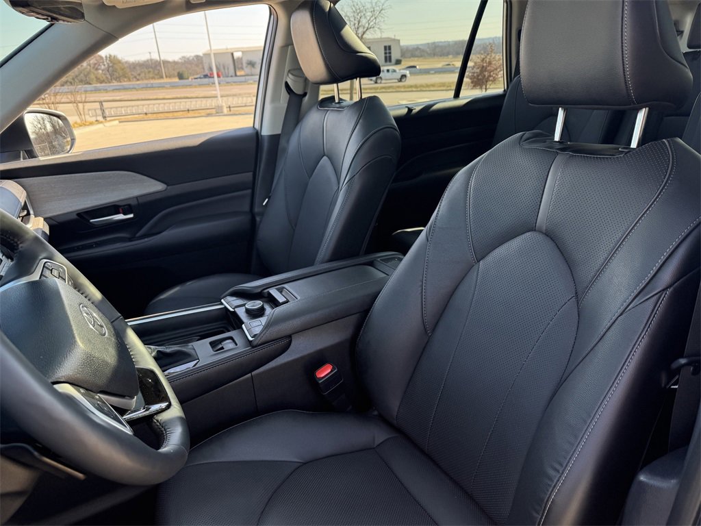 Used 2024 Toyota Grand Highlander Platinum image 26
