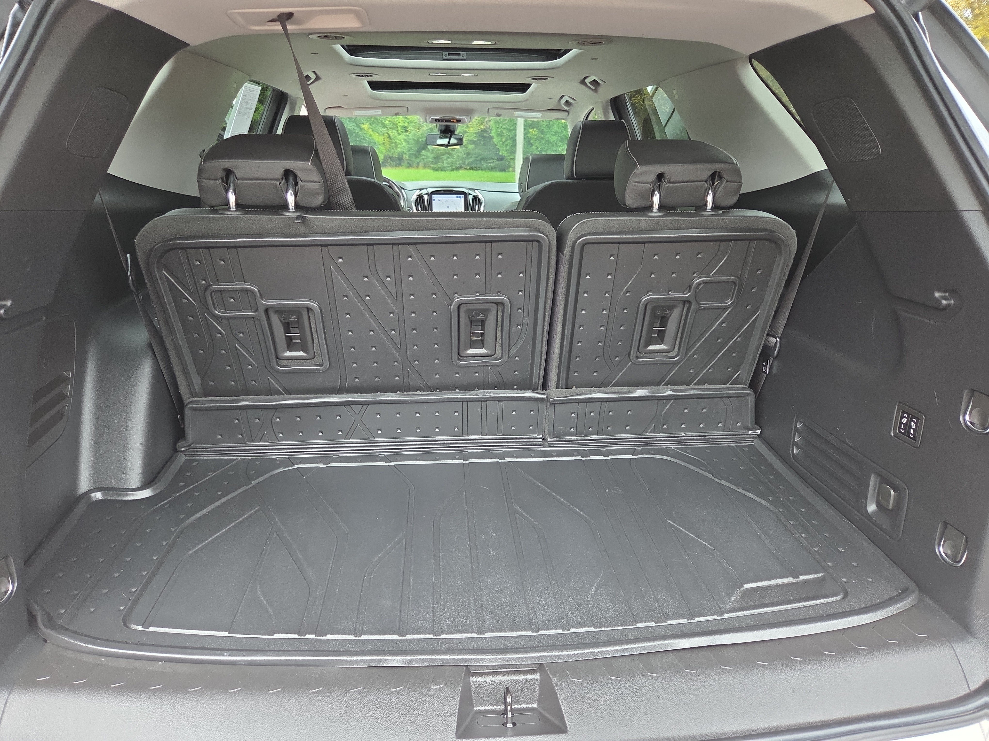 Used 2020 Chevrolet Traverse High Country w/ LPO, Floor Liner Package AWD/4WD image 35