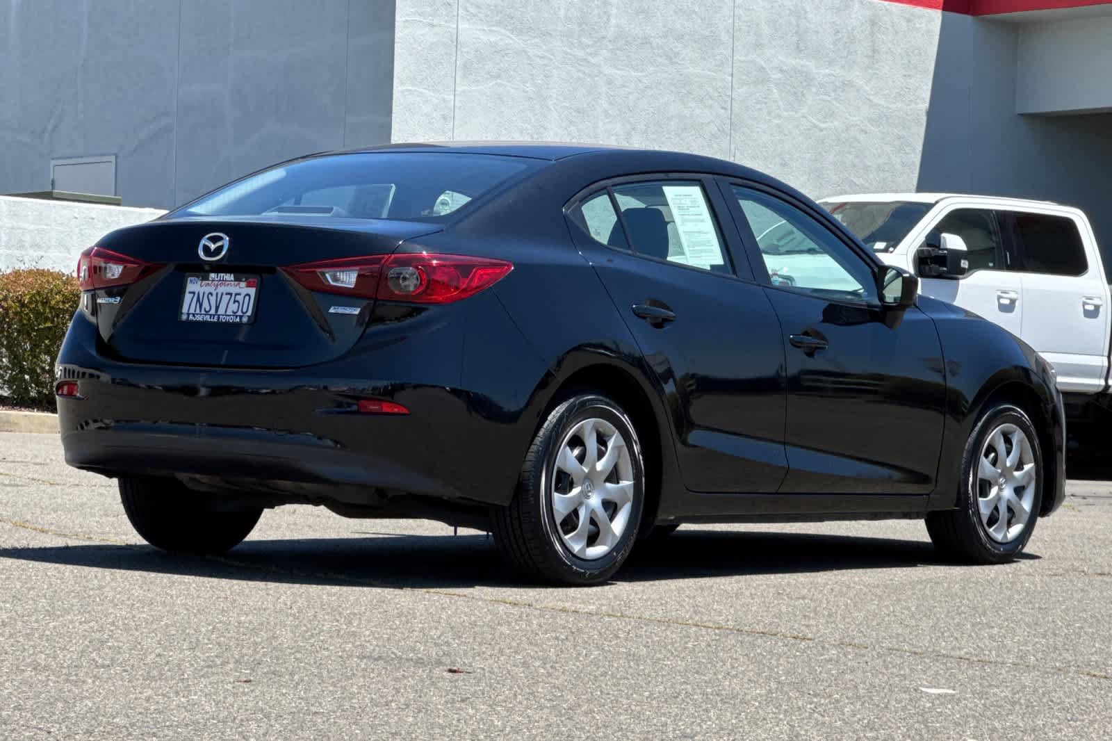 Used 2016 MAZDA MAZDA3 i Sport FWD image 2