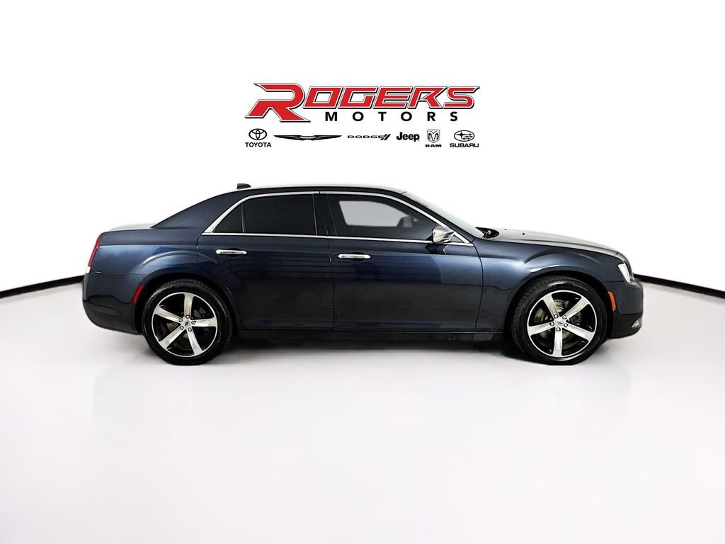 Used 2018 Chrysler 300 Limited AWD/4WD image 9