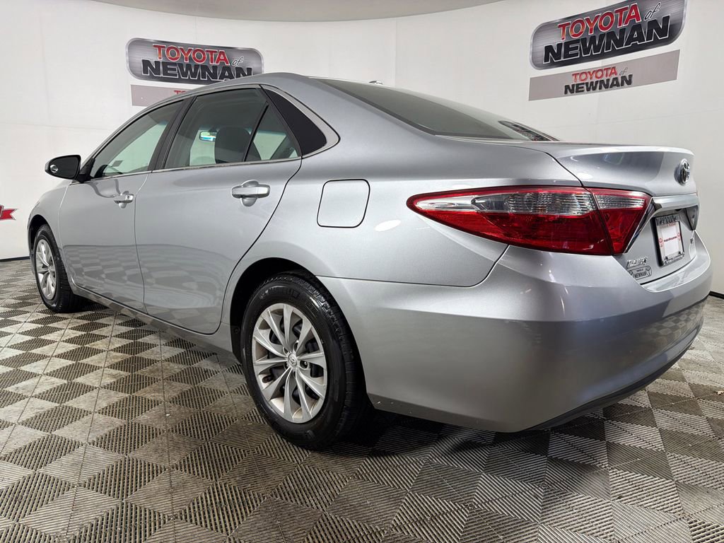 Used 2015 Toyota Camry LE FWD image 5