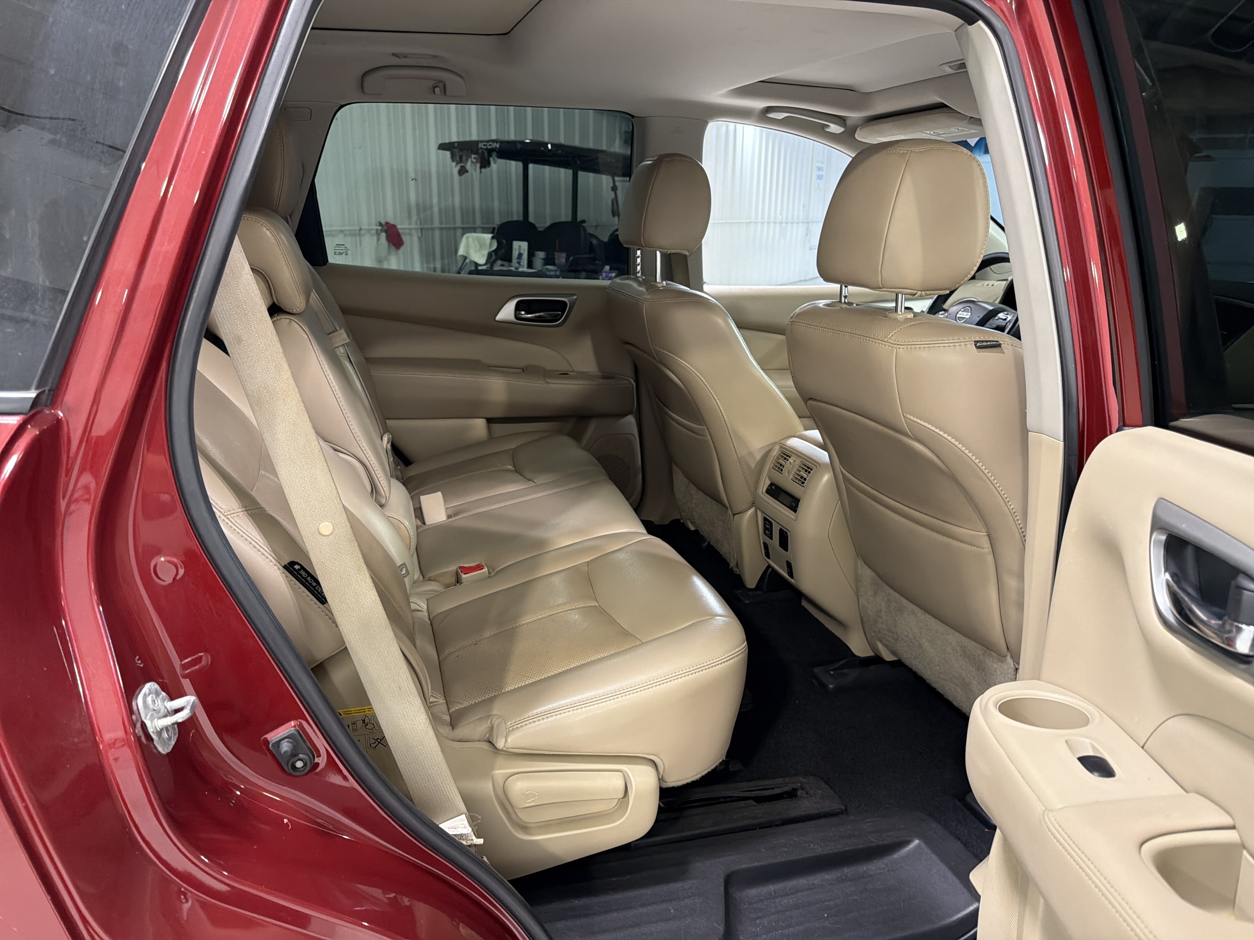 Used 2018 Nissan Pathfinder Platinum FWD image 11
