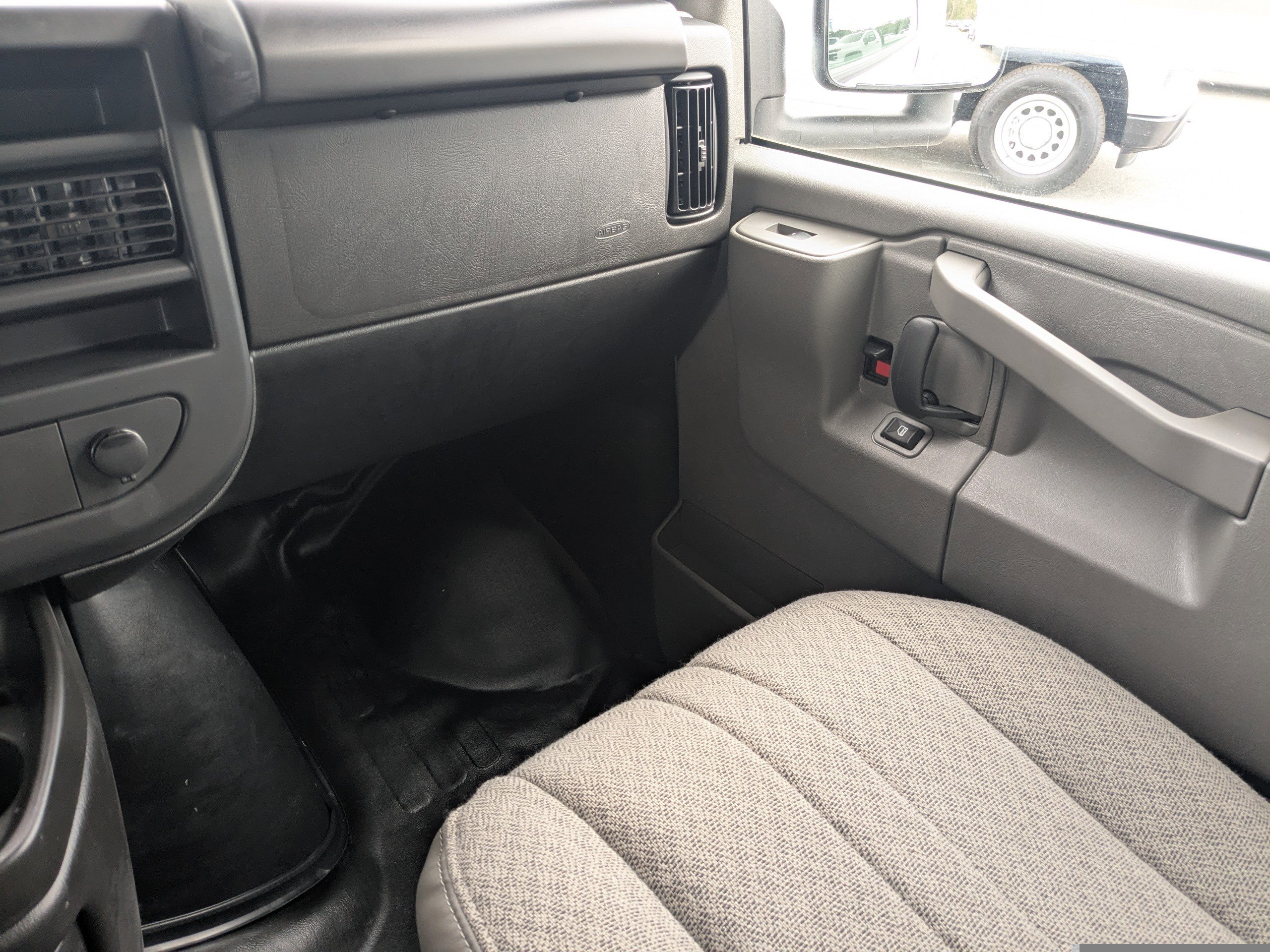 New 2025 Chevrolet Express 3500 w/ Power Convenience Package RWD image 23