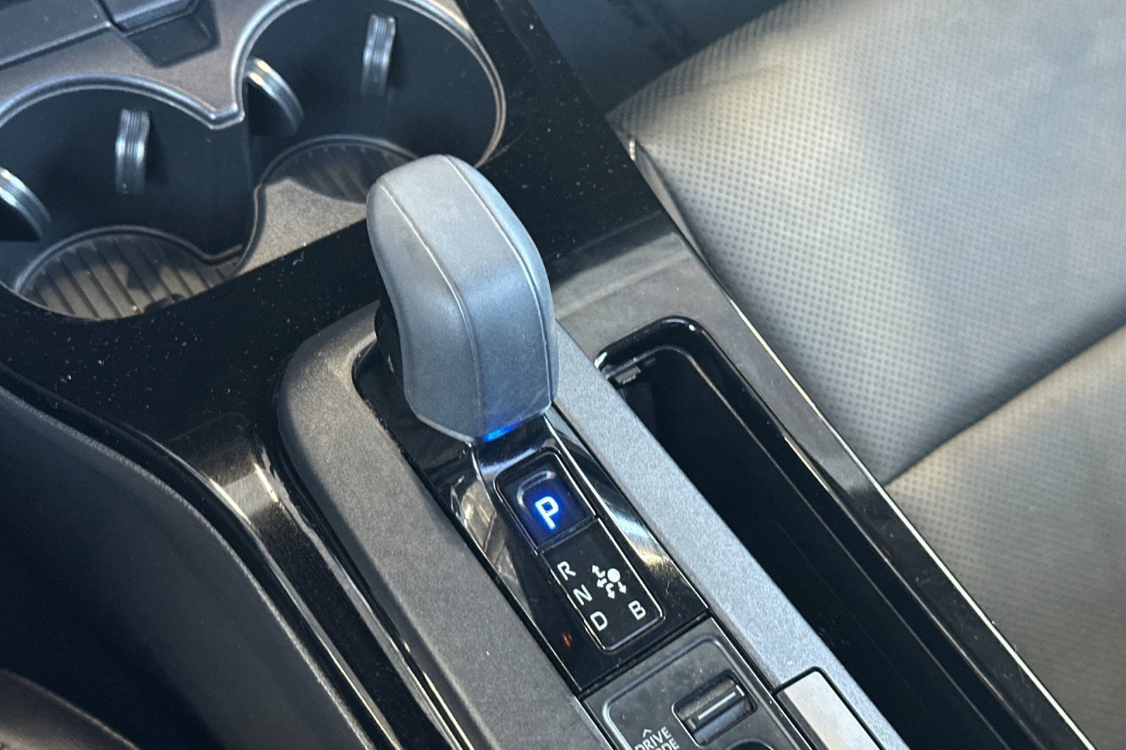 Used 2024 Toyota Prius XLE FWD image 19