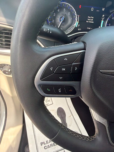 Used 2023 Chrysler Pacifica Touring-L FWD image 19