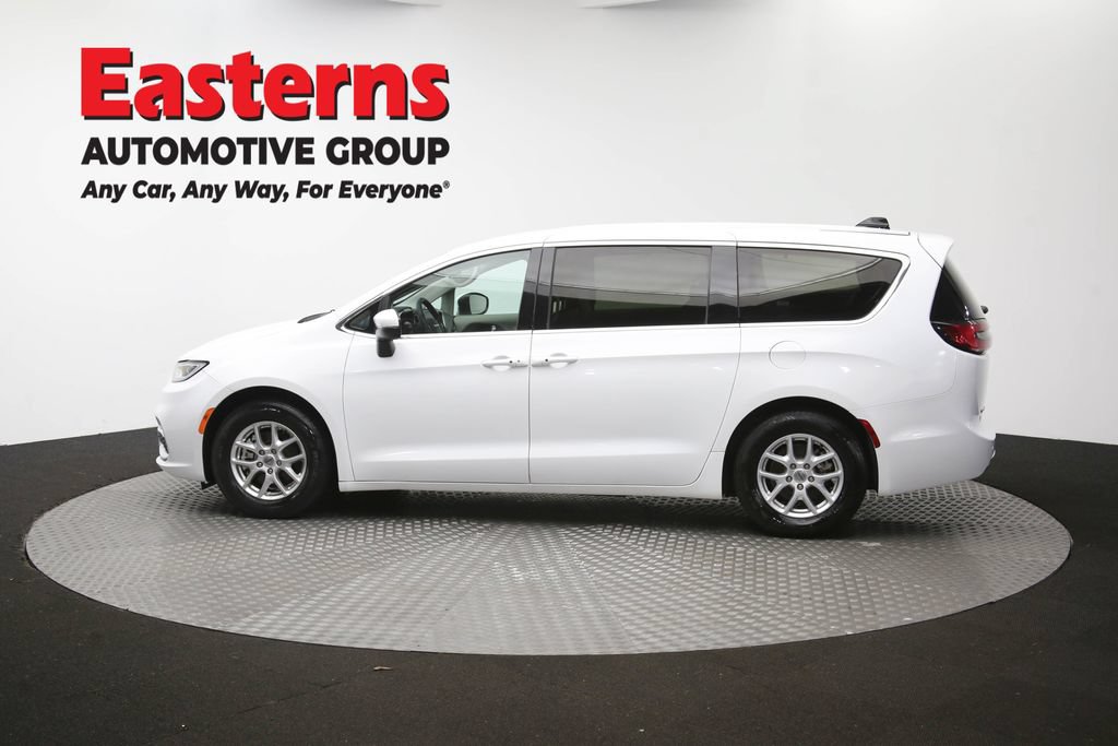 Used 2023 Chrysler Pacifica Touring-L FWD image 62