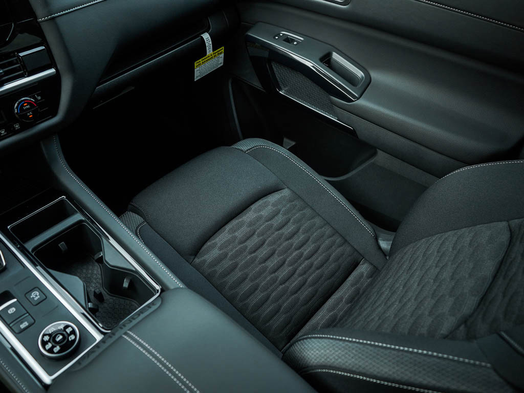 New 2025 Nissan Pathfinder SV image 27