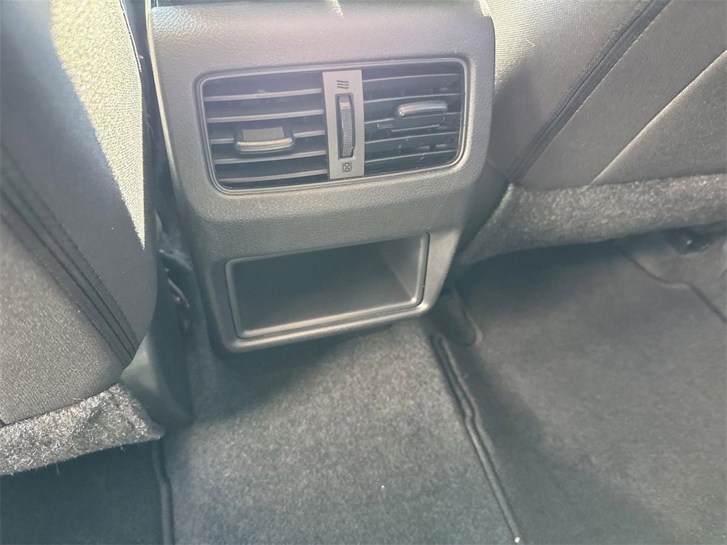 Used 2023 Nissan Rogue S image 19