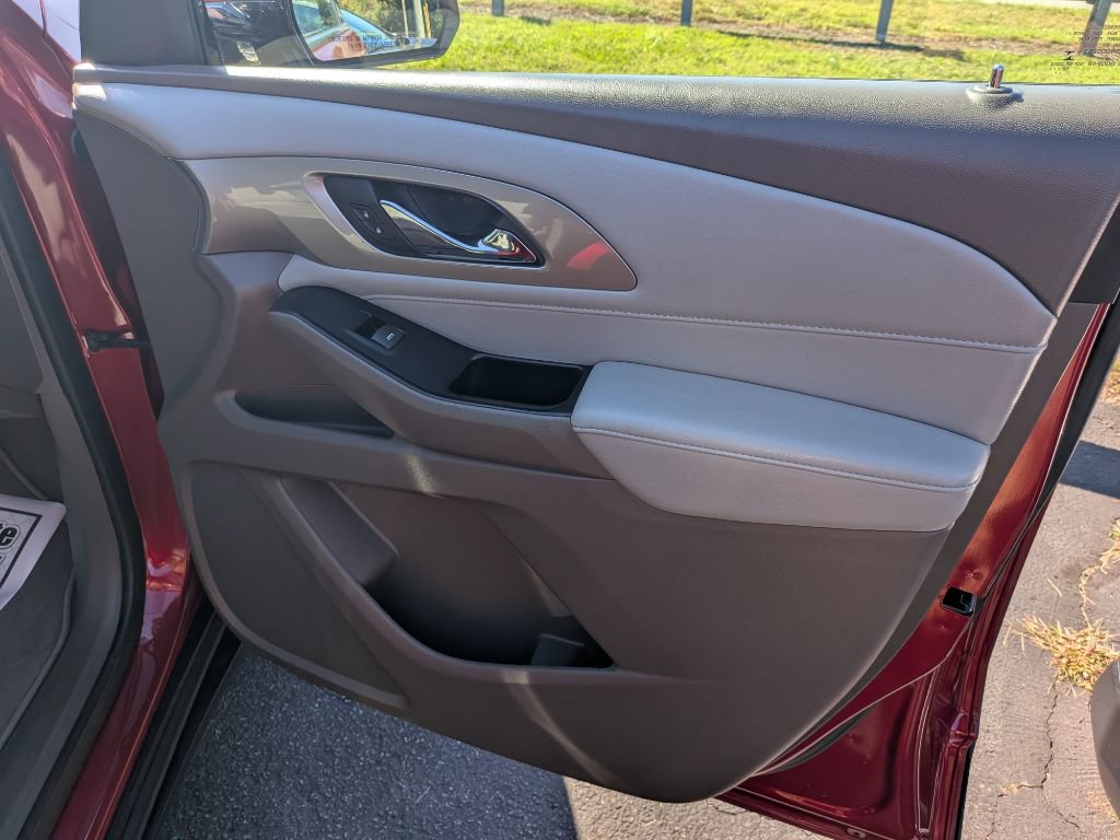 Used 2019 Chevrolet Traverse LT FWD image 8