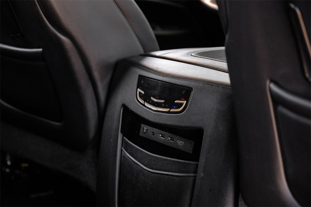 Used 2019 Cadillac Escalade ESV Luxury image 40