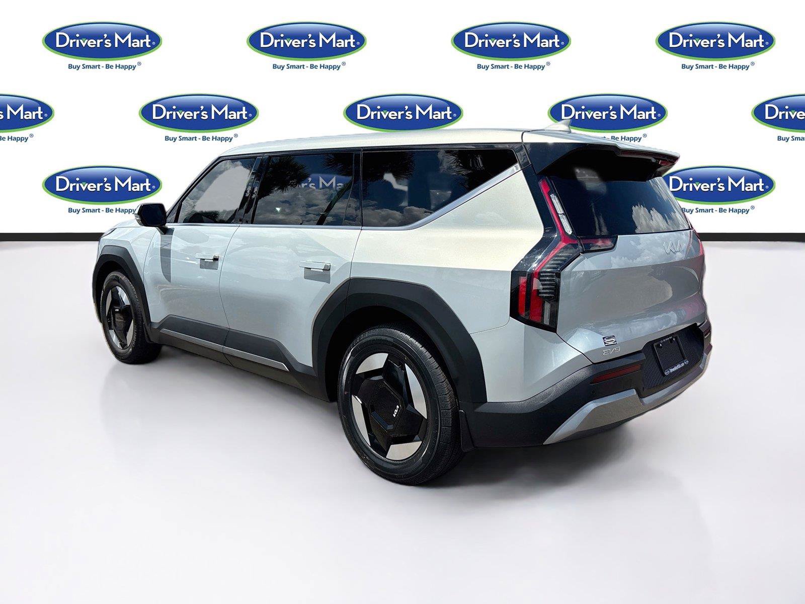 Used 2024 Kia EV9 Light Long Range RWD image 5