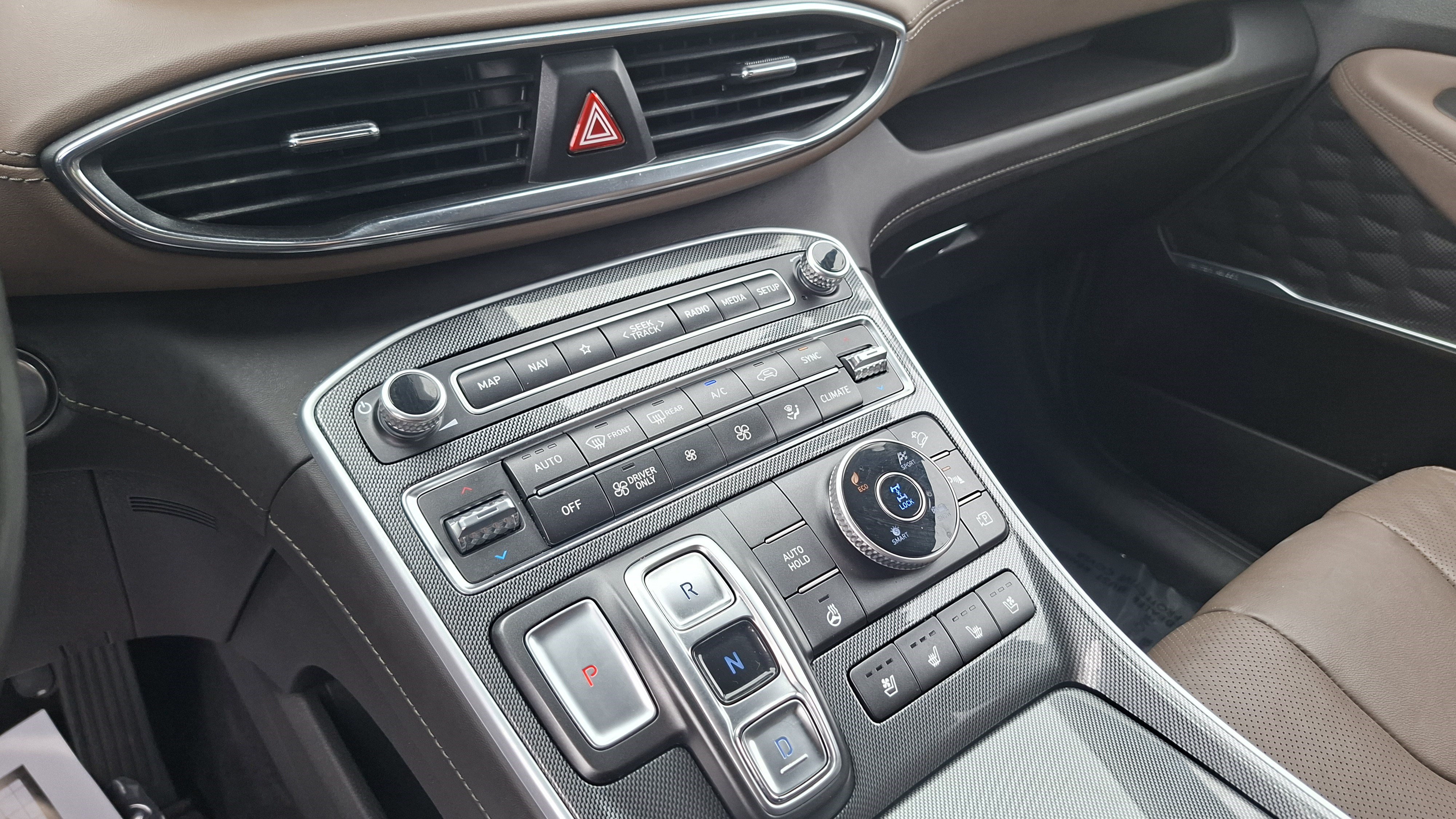 Used 2021 Hyundai Santa Fe Limited AWD/4WD image 16