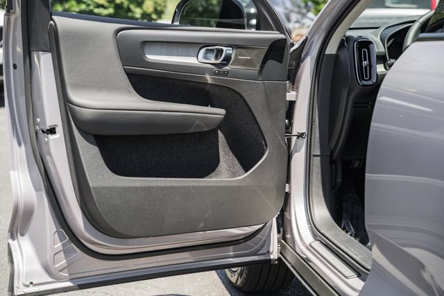 New 2026 Volvo XC40 B5 Plus w/ Climate Package AWD/4WD image 39