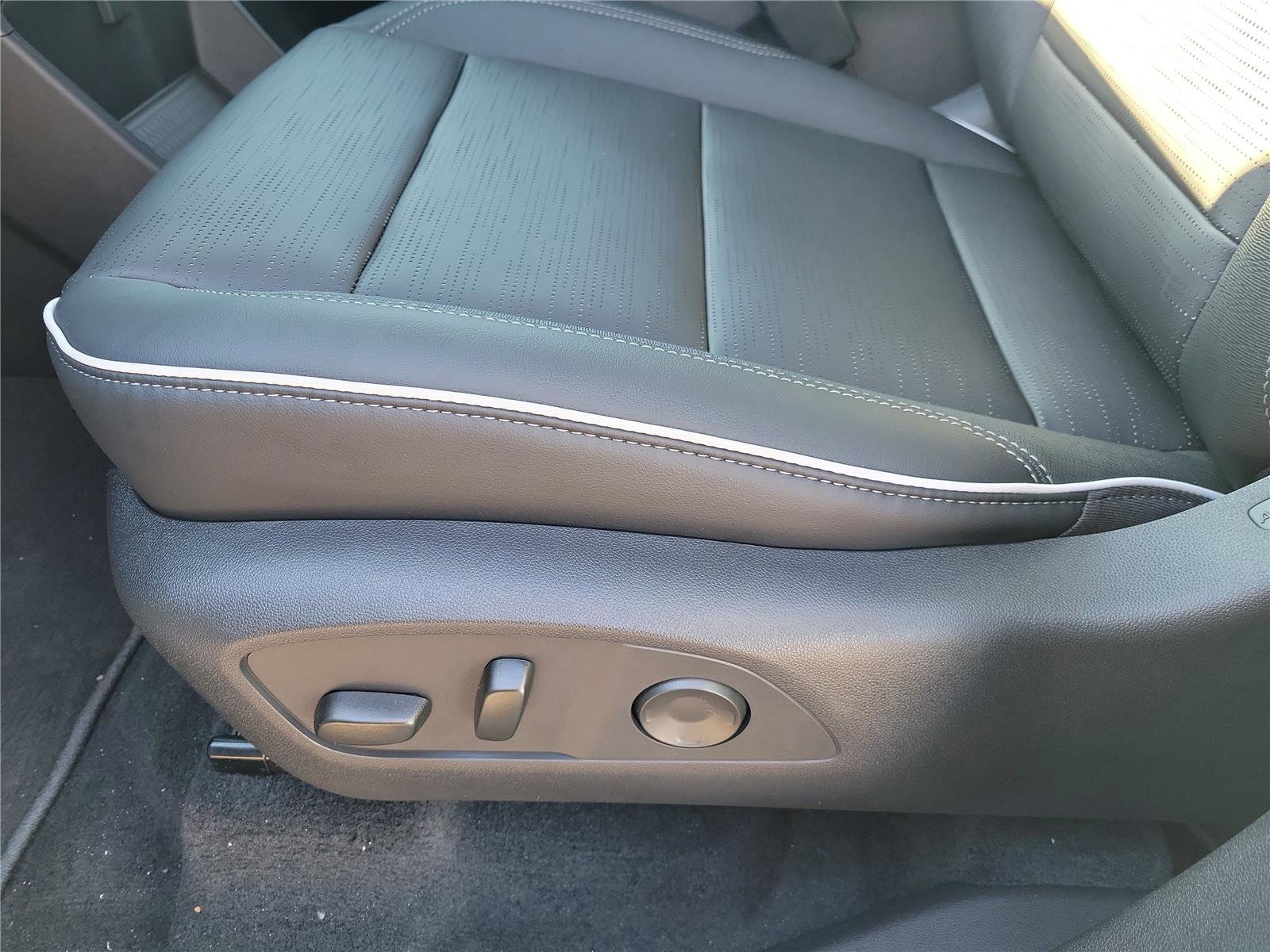 New 2026 Buick Enclave Sport Touring w/ Power Package image 18