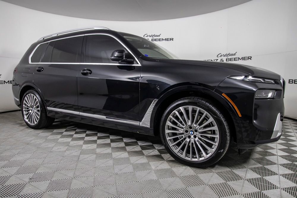 Used 2024 BMW X7 xDrive40i w/ Parking Assistance Package image 3