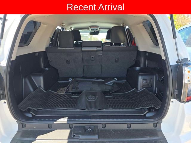 Used 2024 Toyota 4Runner SR5 AWD/4WD image 9