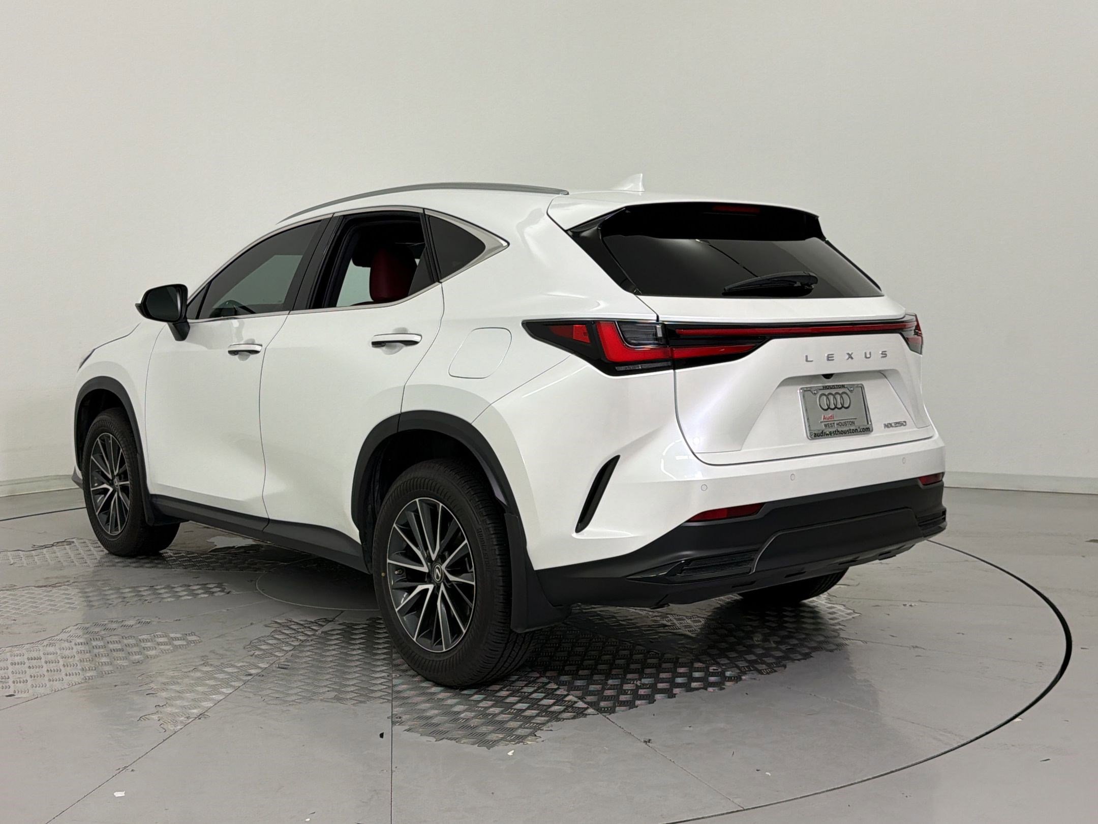 Used 2023 Lexus NX 250 FWD image 3