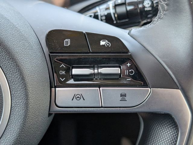 Used 2025 Hyundai Elantra Limited image 25