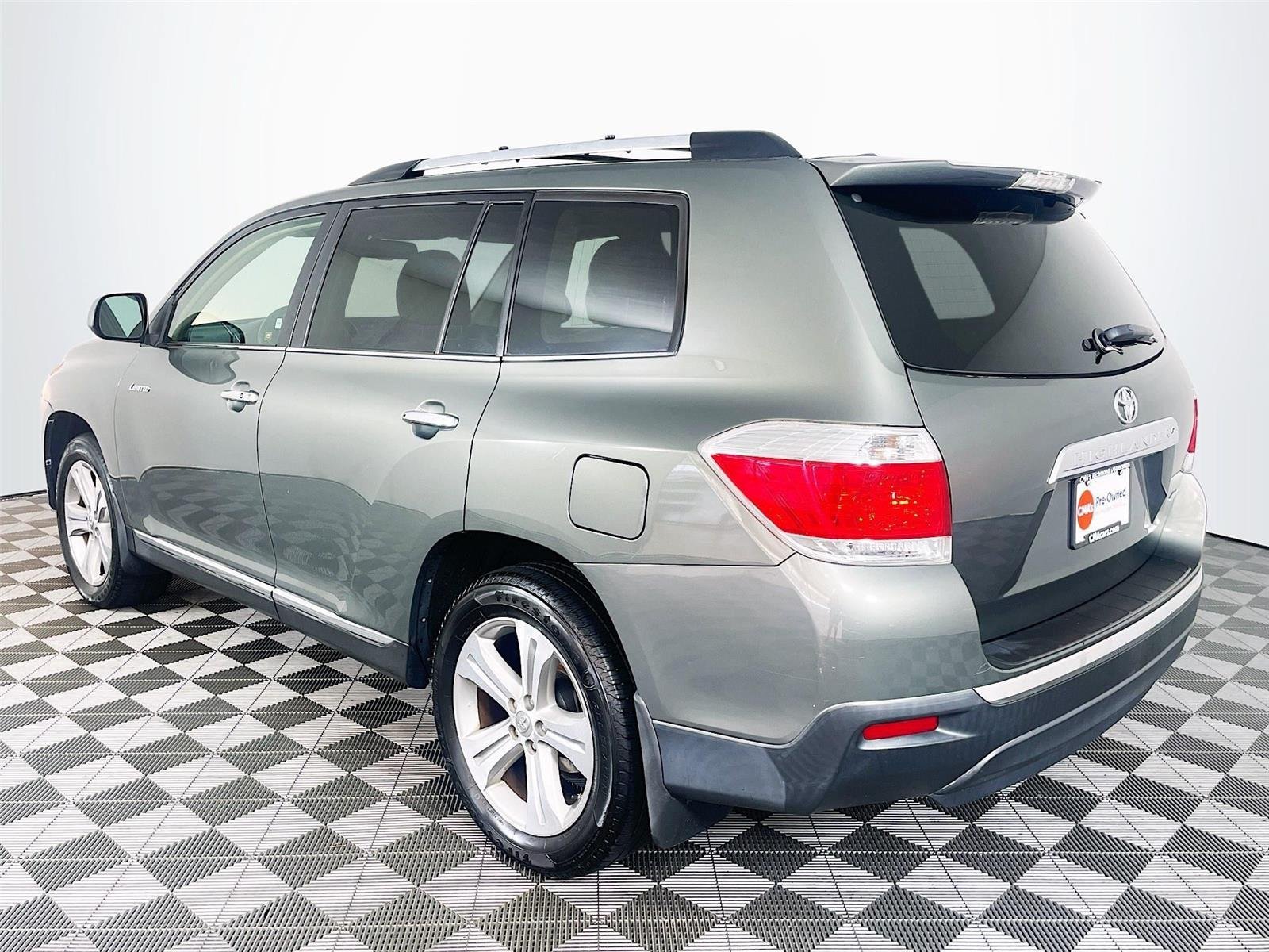 Used 2012 Toyota Highlander Limited w/ Convenience Pkg AWD/4WD image 6